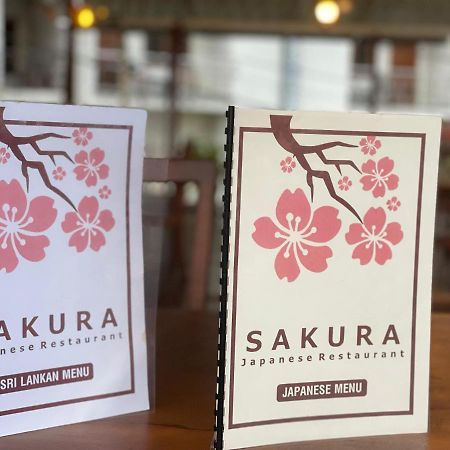 Hotel Izakaya Sakura แคนดี้ ภายนอก รูปภาพ