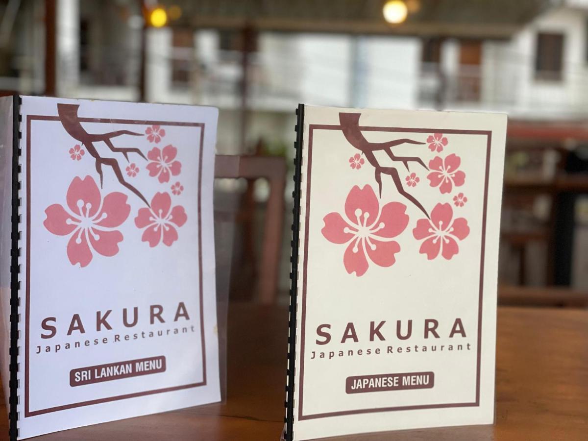 Hotel Izakaya Sakura แคนดี้ ภายนอก รูปภาพ